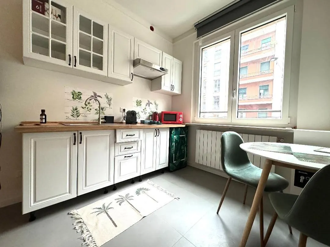 Rainbow Studio Flat- Monolocale Luminoso Milan Apartment